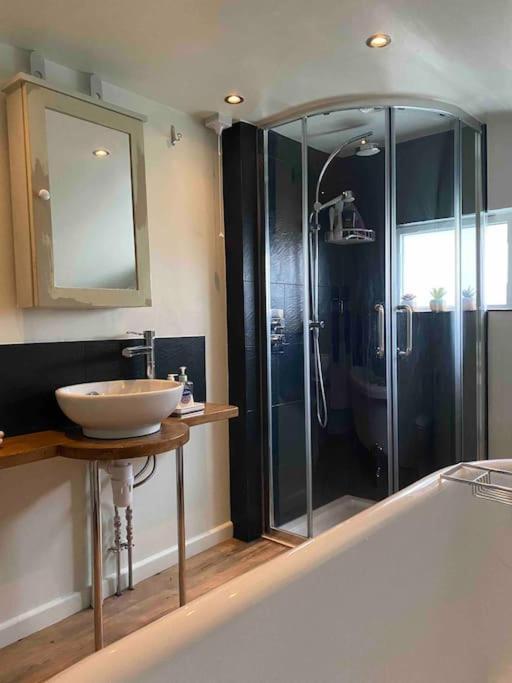 Stunning 2 Bedroom Flat In A Central Location นิวออร์สฟอร์ด ภายนอก รูปภาพ